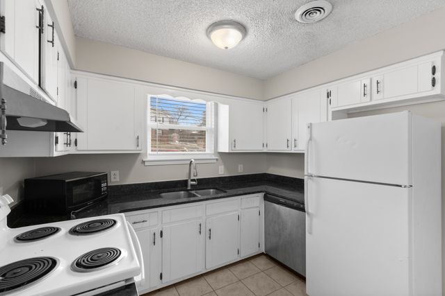 8127 Bonnafair Dr, Hermitage, TN 37076