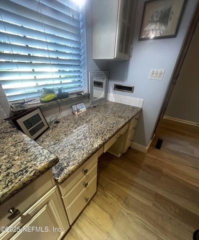 2410 CEDAR SHORES Circle, Jacksonville, FL 32210