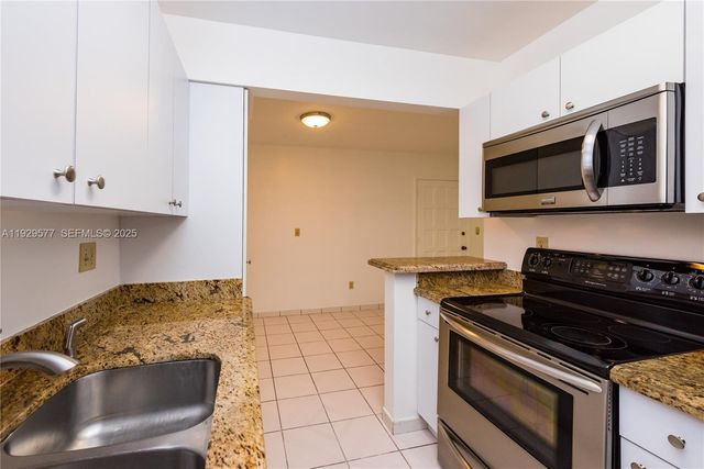 10784 N Kendall Dr D2, Miami, FL 33176