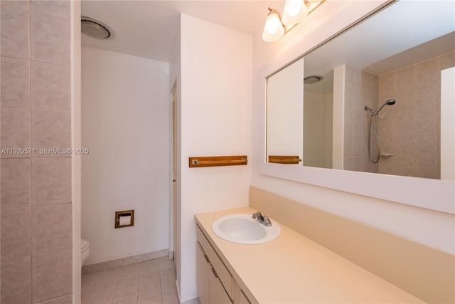 10784 N Kendall Dr D2, Miami, FL 33176