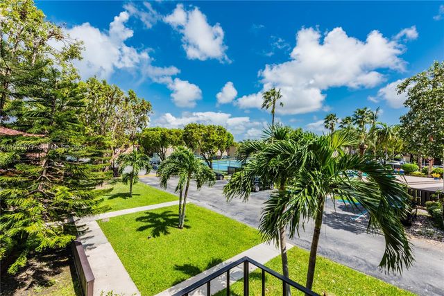 10784 N Kendall Dr D2, Miami, FL 33176