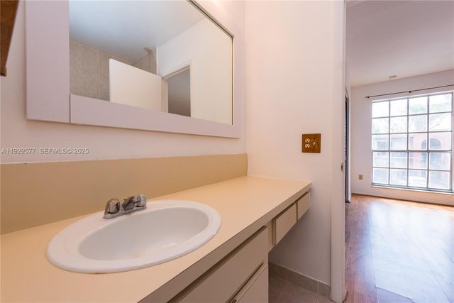 10784 N Kendall Dr D2, Miami, FL 33176