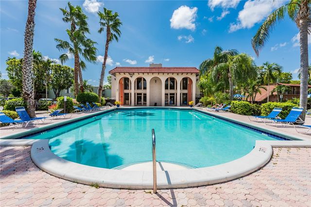 10784 N Kendall Dr D2, Miami, FL 33176