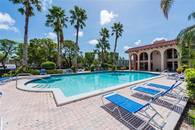 10784 N Kendall Dr D2, Miami, FL 33176