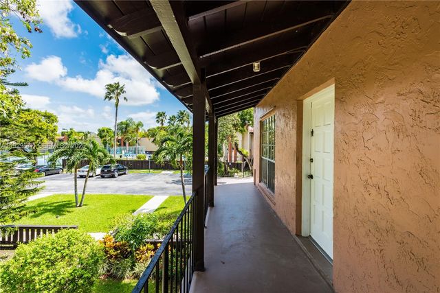 10784 N Kendall Dr D2, Miami, FL 33176