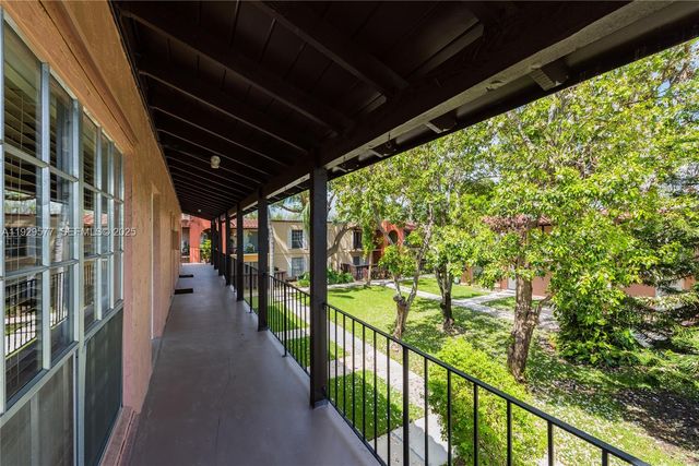 10784 N Kendall Dr D2, Miami, FL 33176