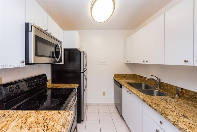 10784 N Kendall Dr D2, Miami, FL 33176