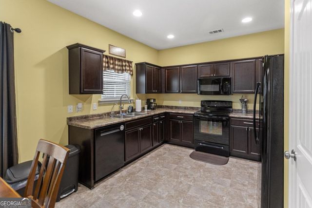 106 Bridgewood Drive, Springfield, GA 31329