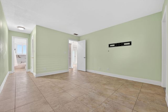 941 Crystal Lake Drive 302, Deerfield Beach, FL 33064