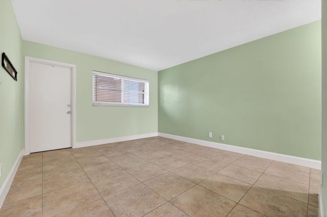941 Crystal Lake Drive 302, Deerfield Beach, FL 33064