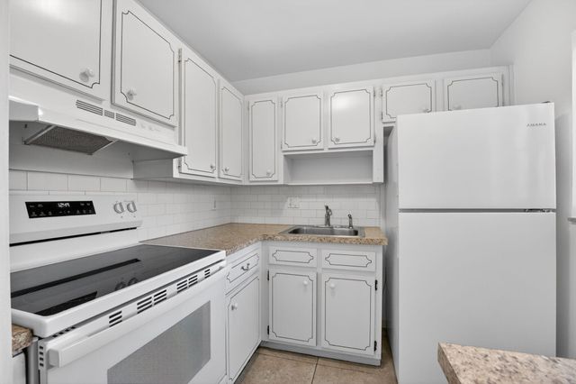 941 Crystal Lake Drive 302, Deerfield Beach, FL 33064