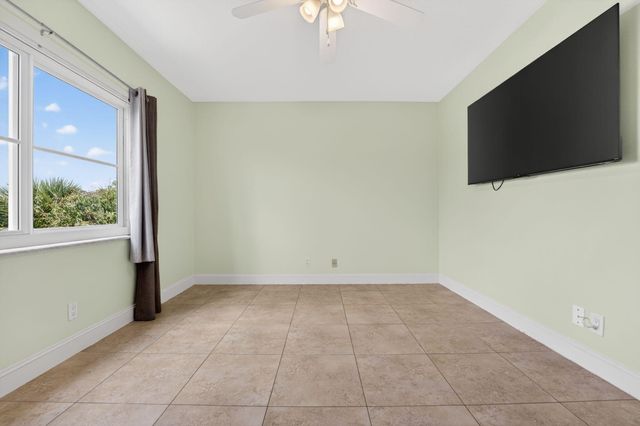 941 Crystal Lake Drive 302, Deerfield Beach, FL 33064