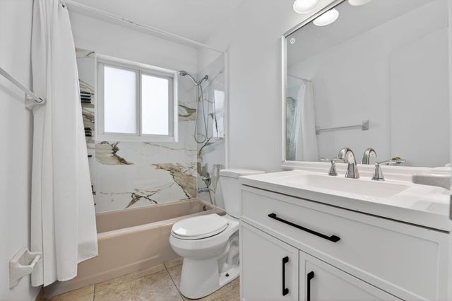 941 Crystal Lake Drive 302, Deerfield Beach, FL 33064