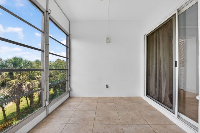 941 Crystal Lake Drive 302, Deerfield Beach, FL 33064