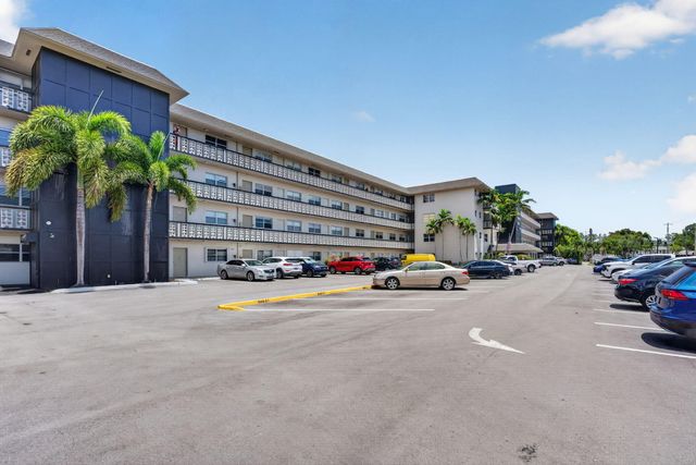 941 Crystal Lake Drive 302, Deerfield Beach, FL 33064