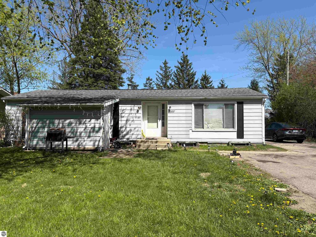 Image 1 of property listing at 1915 Stockman, Mt Pleasant, MI 48858