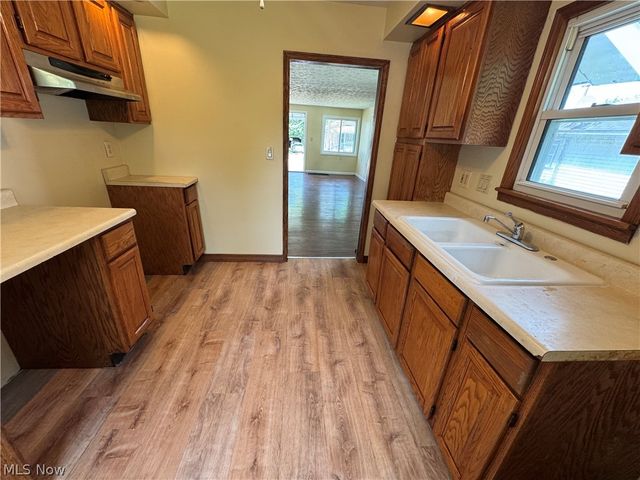 974 Wyley Avenue, Akron, OH 44306