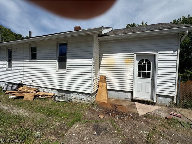 974 Wyley Avenue, Akron, OH 44306