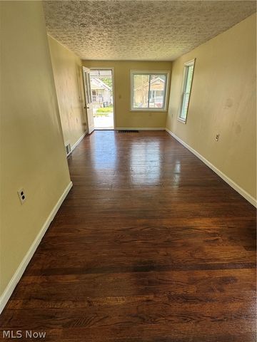 974 Wyley Avenue, Akron, OH 44306