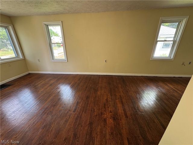 974 Wyley Avenue, Akron, OH 44306