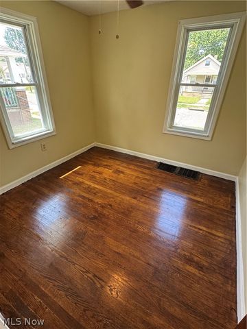 974 Wyley Avenue, Akron, OH 44306