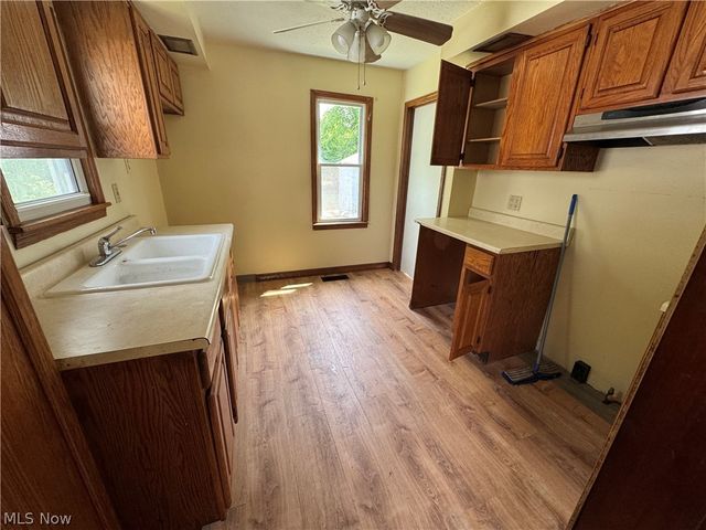 974 Wyley Avenue, Akron, OH 44306