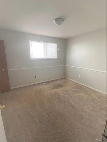 22820 Beechwood Avenue, Eastpointe, MI 48021