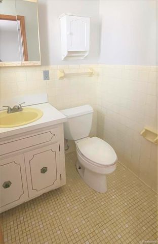 22820 Beechwood Avenue, Eastpointe, MI 48021