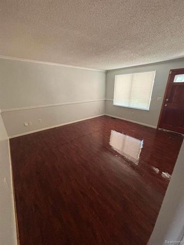 22820 Beechwood Avenue, Eastpointe, MI 48021
