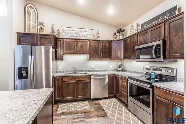 5707 S Bounty Pl Place, Sioux Falls, SD 57108