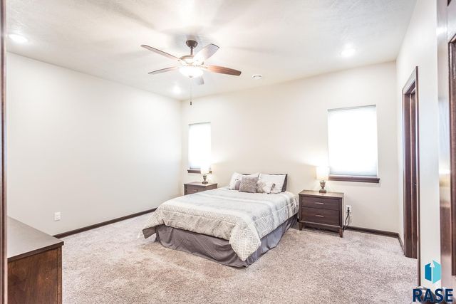 5707 S Bounty Pl Place, Sioux Falls, SD 57108