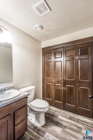 5707 S Bounty Pl Place, Sioux Falls, SD 57108