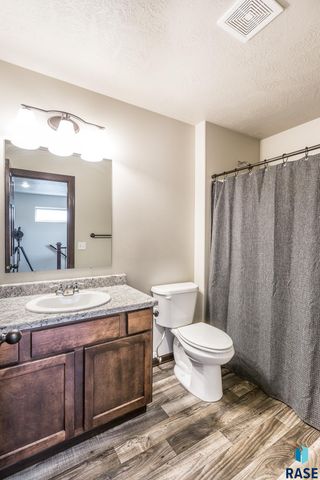 5707 S Bounty Pl Place, Sioux Falls, SD 57108