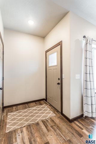 5707 S Bounty Pl Place, Sioux Falls, SD 57108