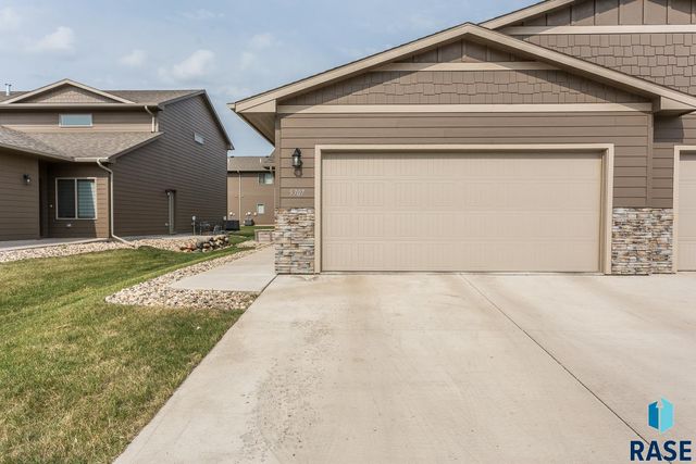 5707 S Bounty Pl Place, Sioux Falls, SD 57108