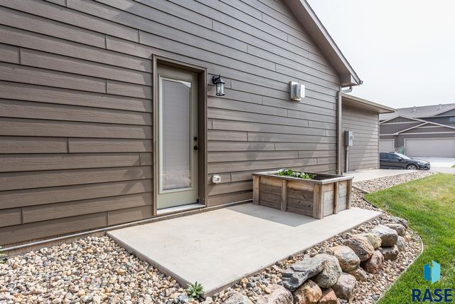5707 S Bounty Pl Place, Sioux Falls, SD 57108