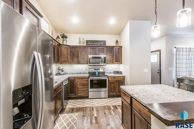 5707 S Bounty Pl Place, Sioux Falls, SD 57108