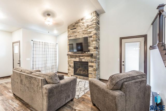 5707 S Bounty Pl Place, Sioux Falls, SD 57108