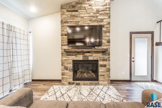 5707 S Bounty Pl Place, Sioux Falls, SD 57108