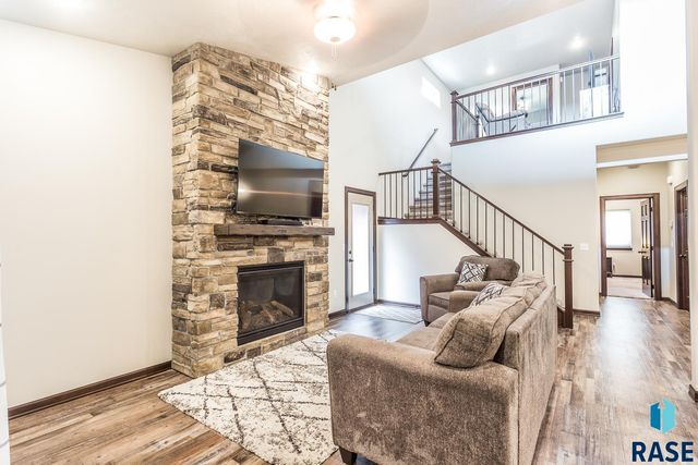 5707 S Bounty Pl Place, Sioux Falls, SD 57108