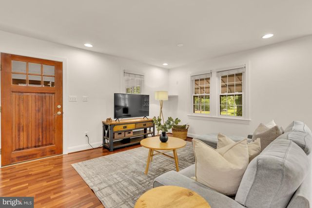 8604 WOODLAWN CT, Alexandria, VA 22309