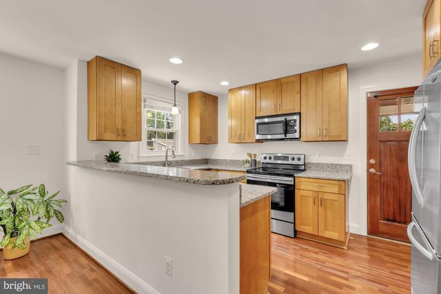 8604 WOODLAWN CT, Alexandria, VA 22309