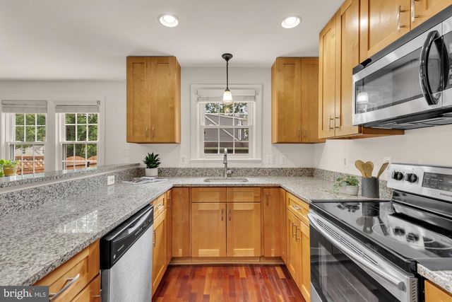 8604 WOODLAWN CT, Alexandria, VA 22309