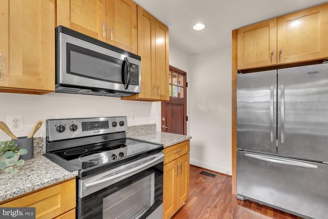 8604 WOODLAWN CT, Alexandria, VA 22309