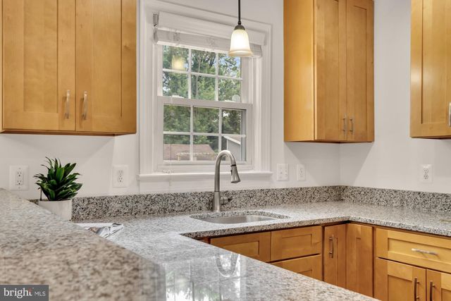8604 WOODLAWN CT, Alexandria, VA 22309