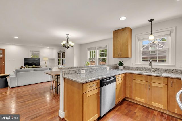 8604 WOODLAWN CT, Alexandria, VA 22309