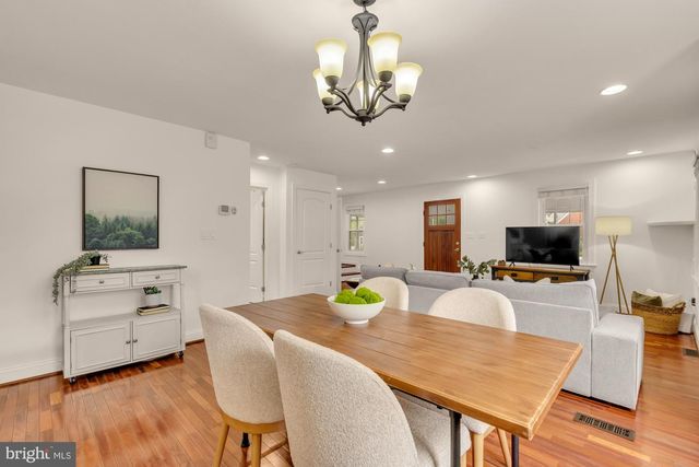 8604 WOODLAWN CT, Alexandria, VA 22309