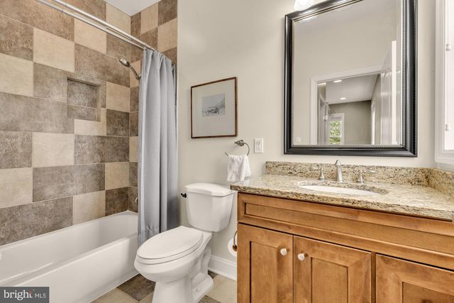 8604 WOODLAWN CT, Alexandria, VA 22309
