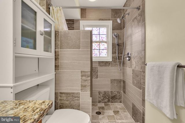 8604 WOODLAWN CT, Alexandria, VA 22309