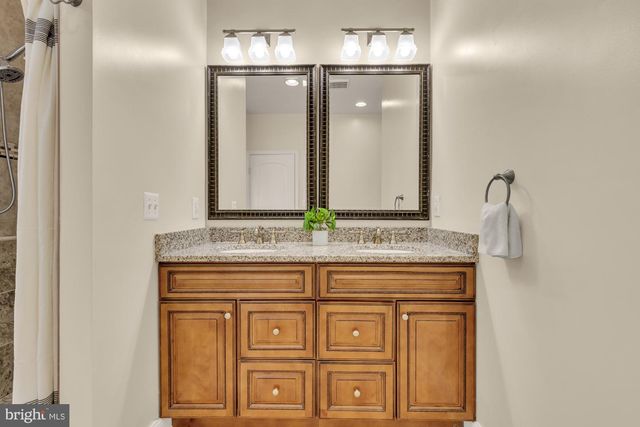 8604 WOODLAWN CT, Alexandria, VA 22309